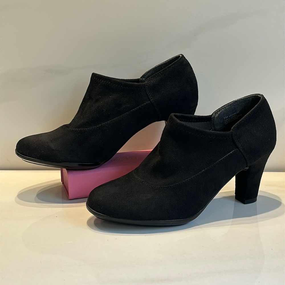 Aerosoles Heelrest Black Suede 3in Heel Comfy Soft Slip on Ankle Boot